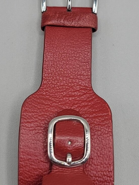 Vintage GUESS Women\'s Cuff Watch Red Leather Wide Bund Band Square Silver Tank main image 12